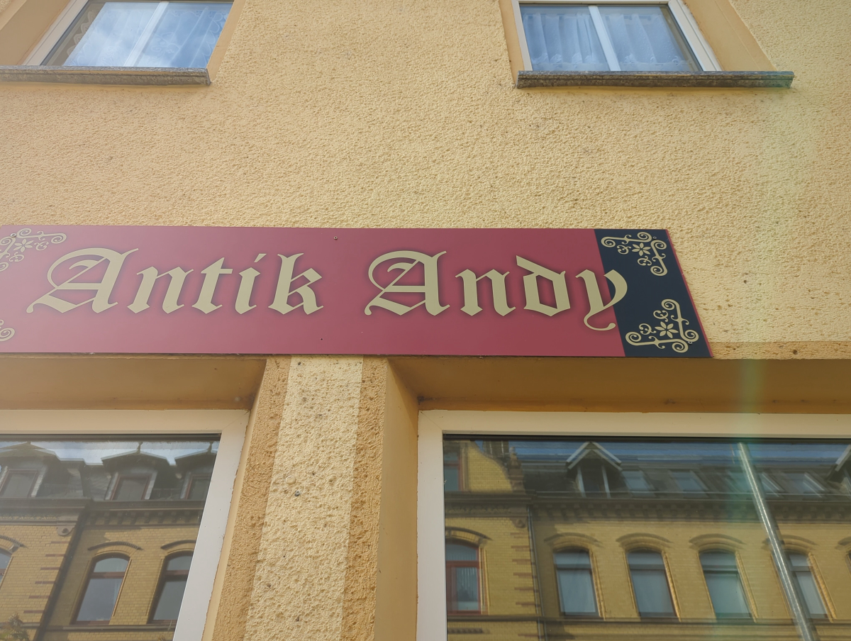 Antik-Andis neues Zuhause: Mehr Platz für Schätze in der Döbernitzer Straße